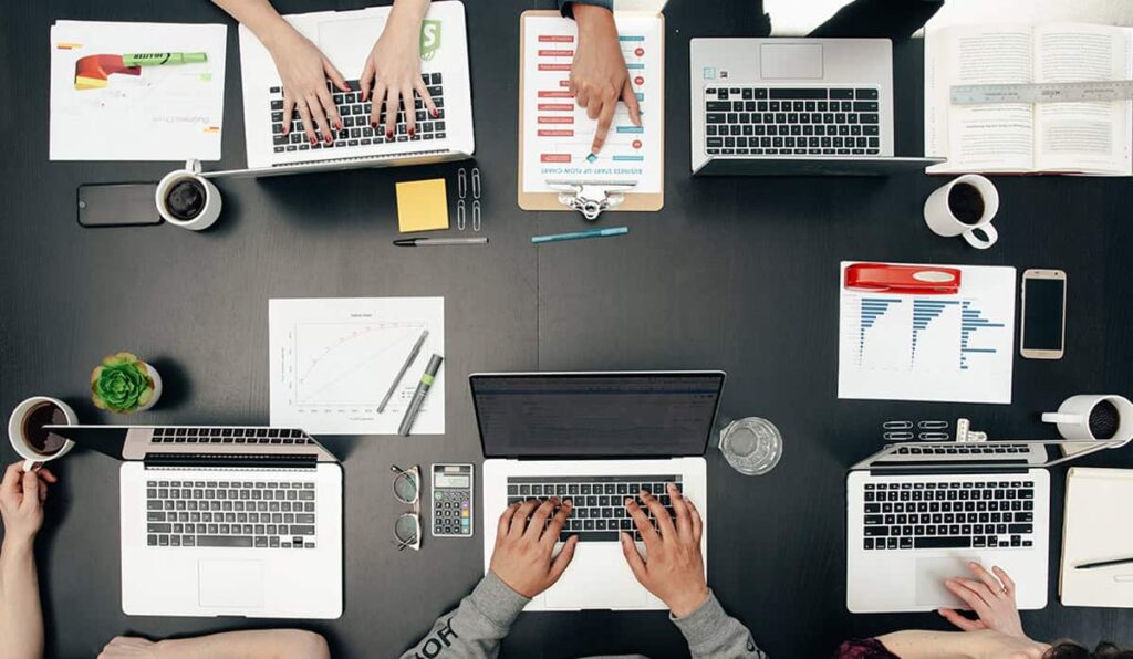 THUÊ FREELANCER HAY AGENCY MARKETING: LỰA CHỌN NÀO PHÙ HỢP CHO DOANH NGHIỆP?